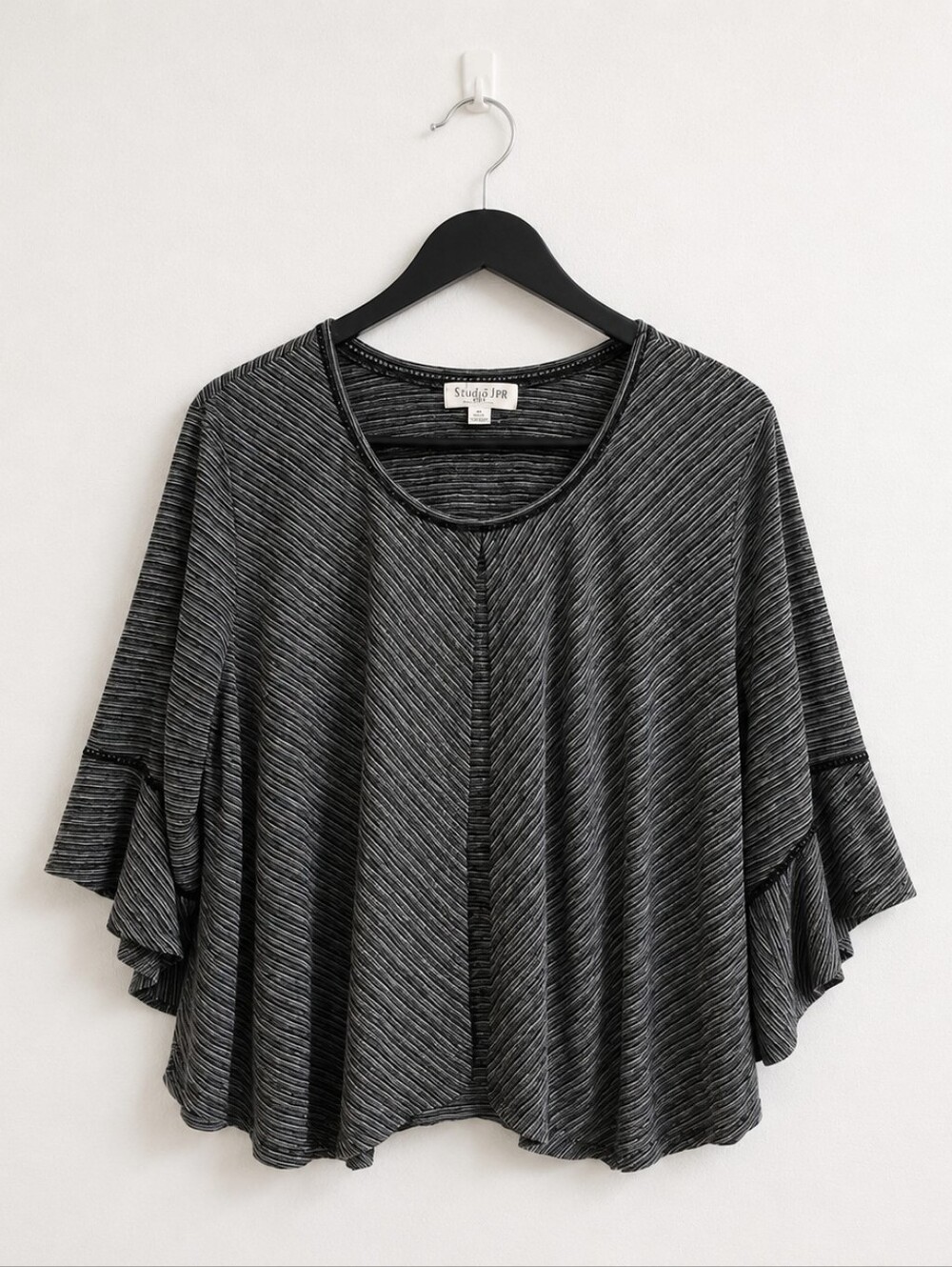 4/$15🟢•Studio JPR Black & Gray Striped Flutter Sleeve Top